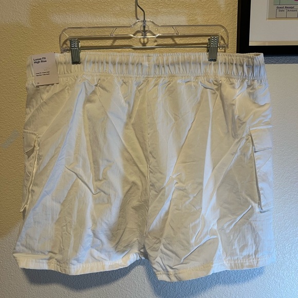 Nike Women's Athletic White Shorts size xxl - Picture 4 of 4